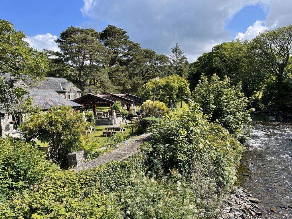 victoria inn llandbedr