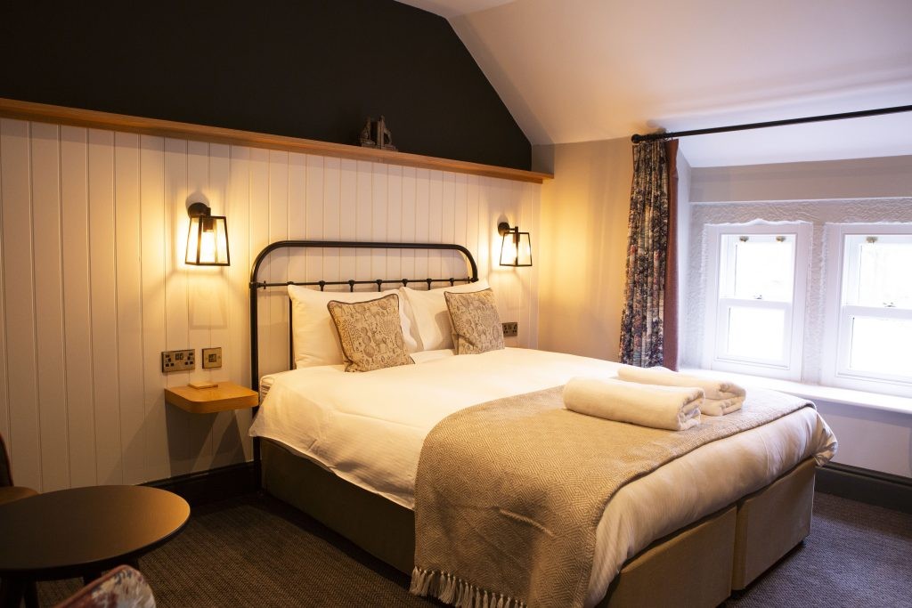 square and compass matlock