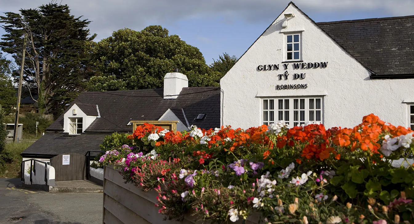 Glyn Y Weddw Arms