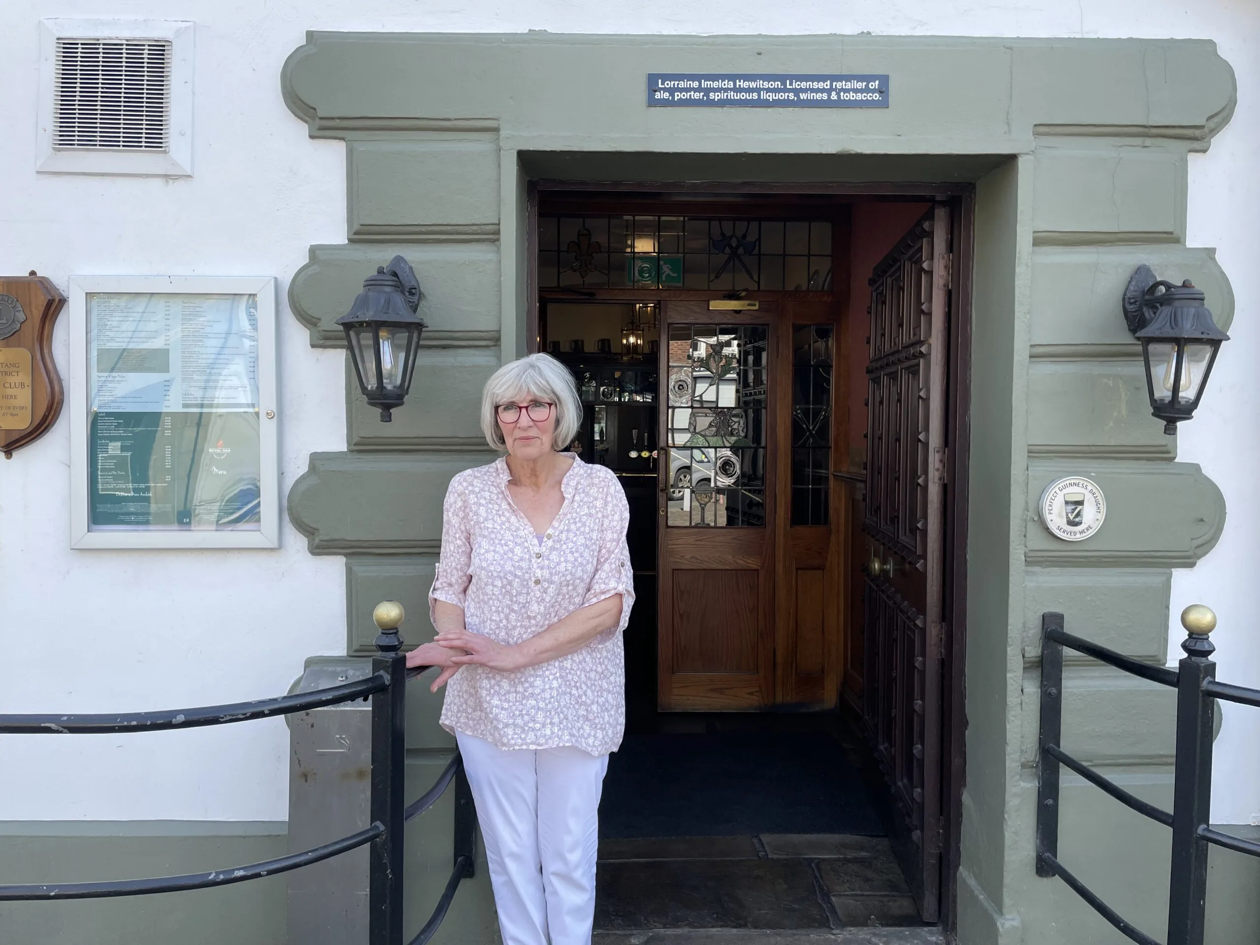Lorraine Hewitson celebrates 40 years at the Royal Oak!
