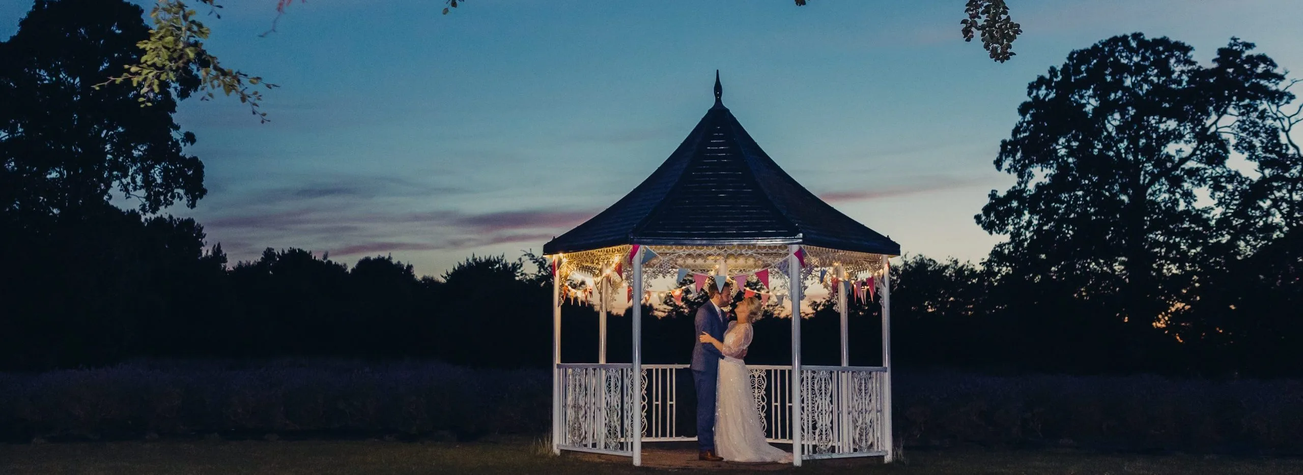 Tying the Knot Inn Style