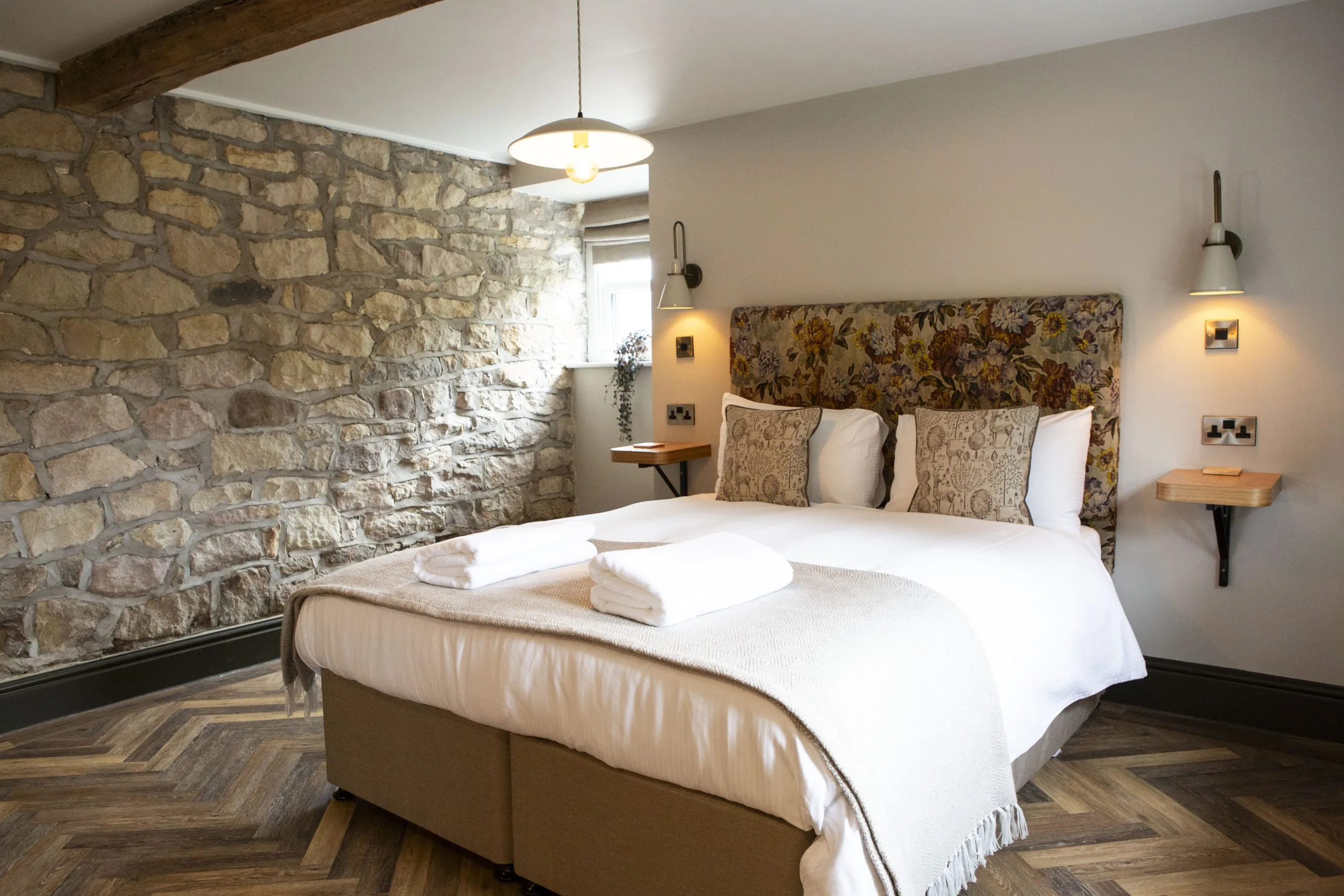 ROBINSONS BREWERY REVAMPS THE SQUARE AND COMPASS IN MATLOCK