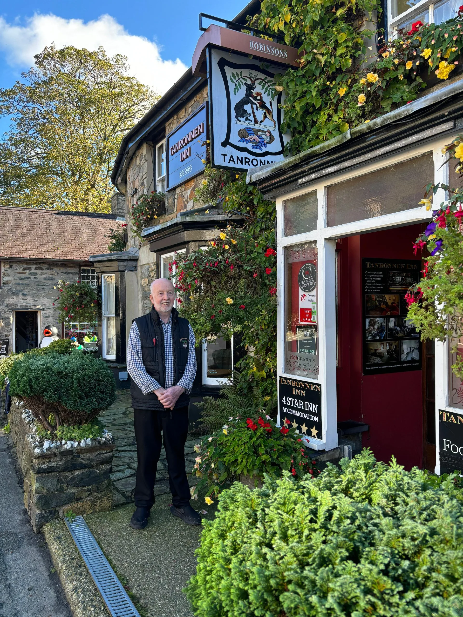 Alan outside Tanronnen Inn