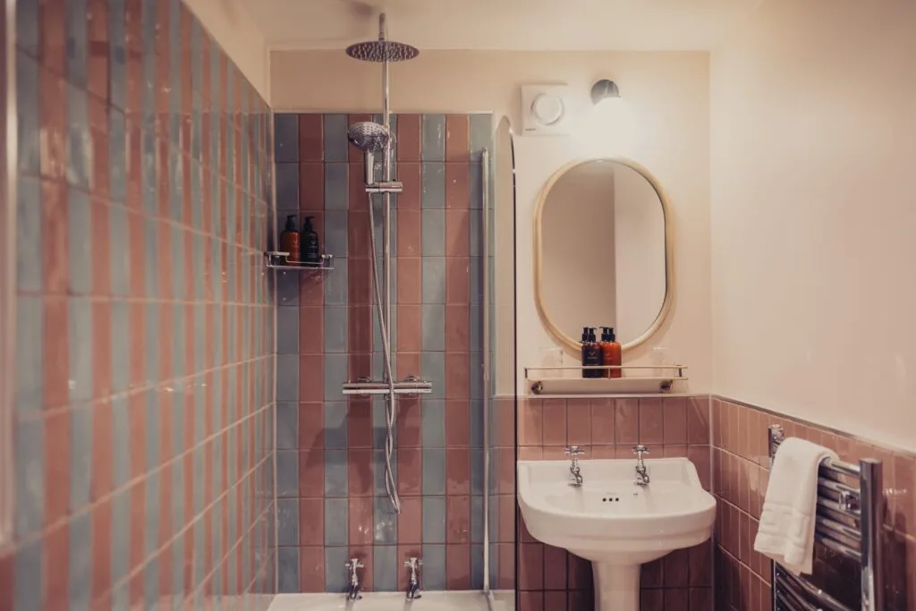 Fountaine Inn bathroom