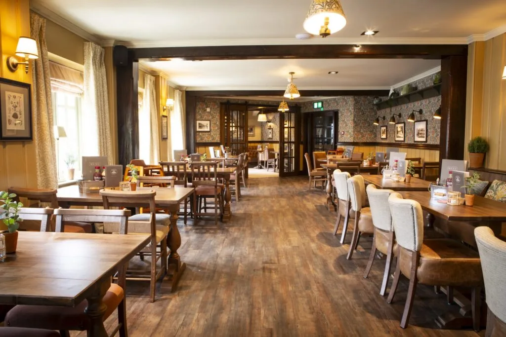 Glyn Y Weddw Arms dining area