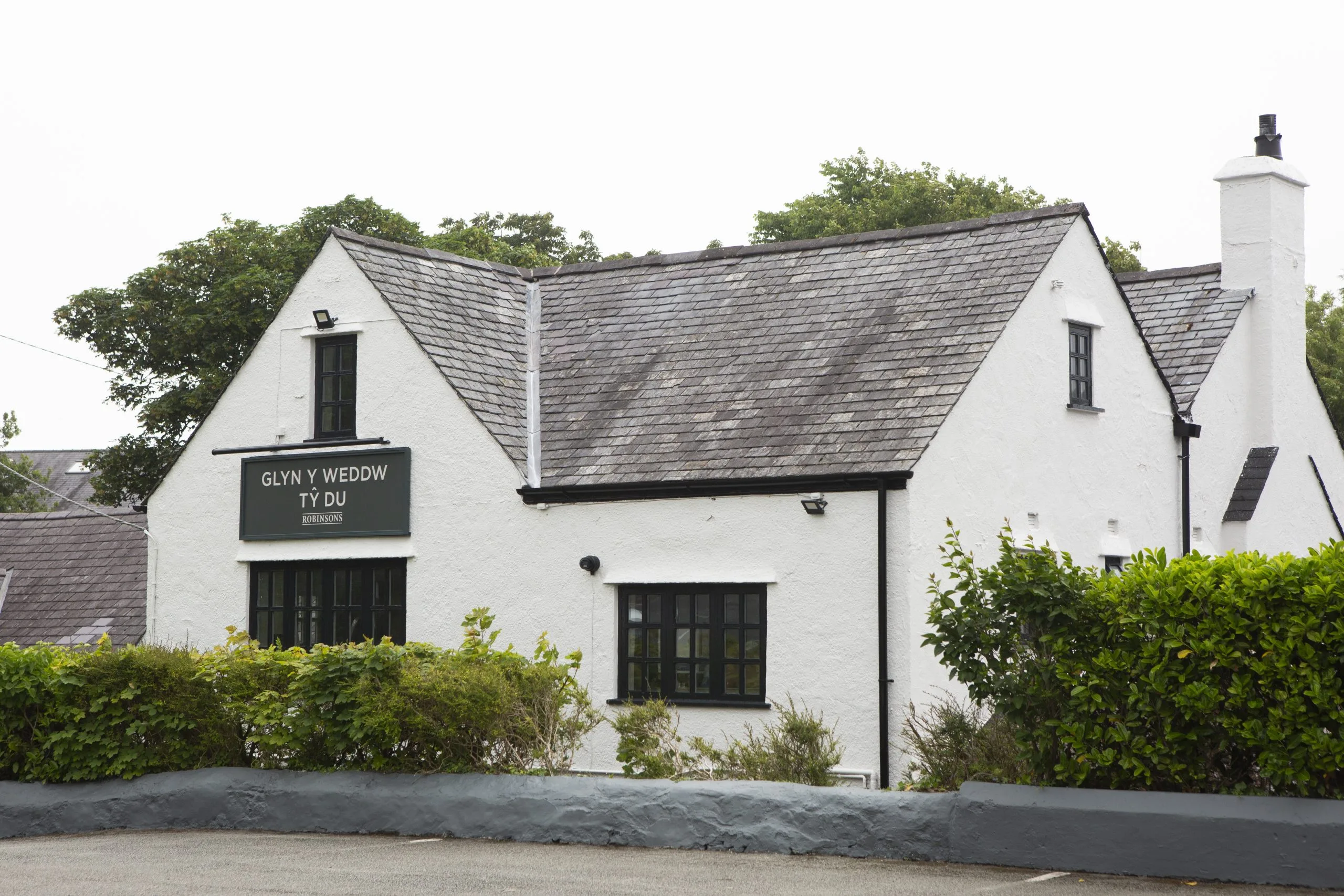 Glyn Y Weddw Arms, Llanbedrog reopens after 15-month closure