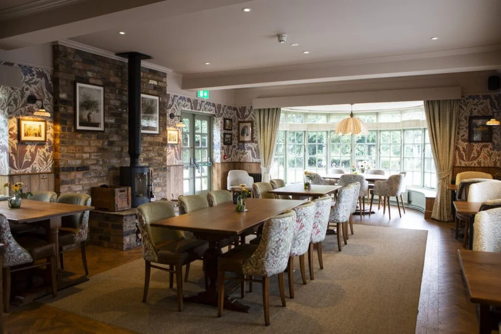 Red Lion Lower Withington dining area